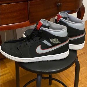 Air Jordan 1 Mid SE Size 11